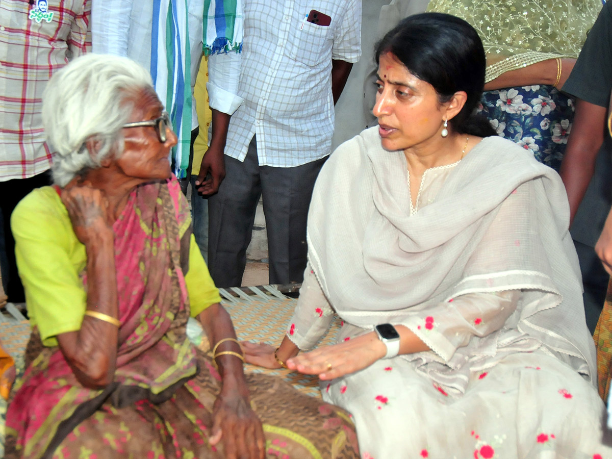YS_20Bharathi_20Election_20Campaign_20In_20Pulivendula_20Photos-3.jpg 3