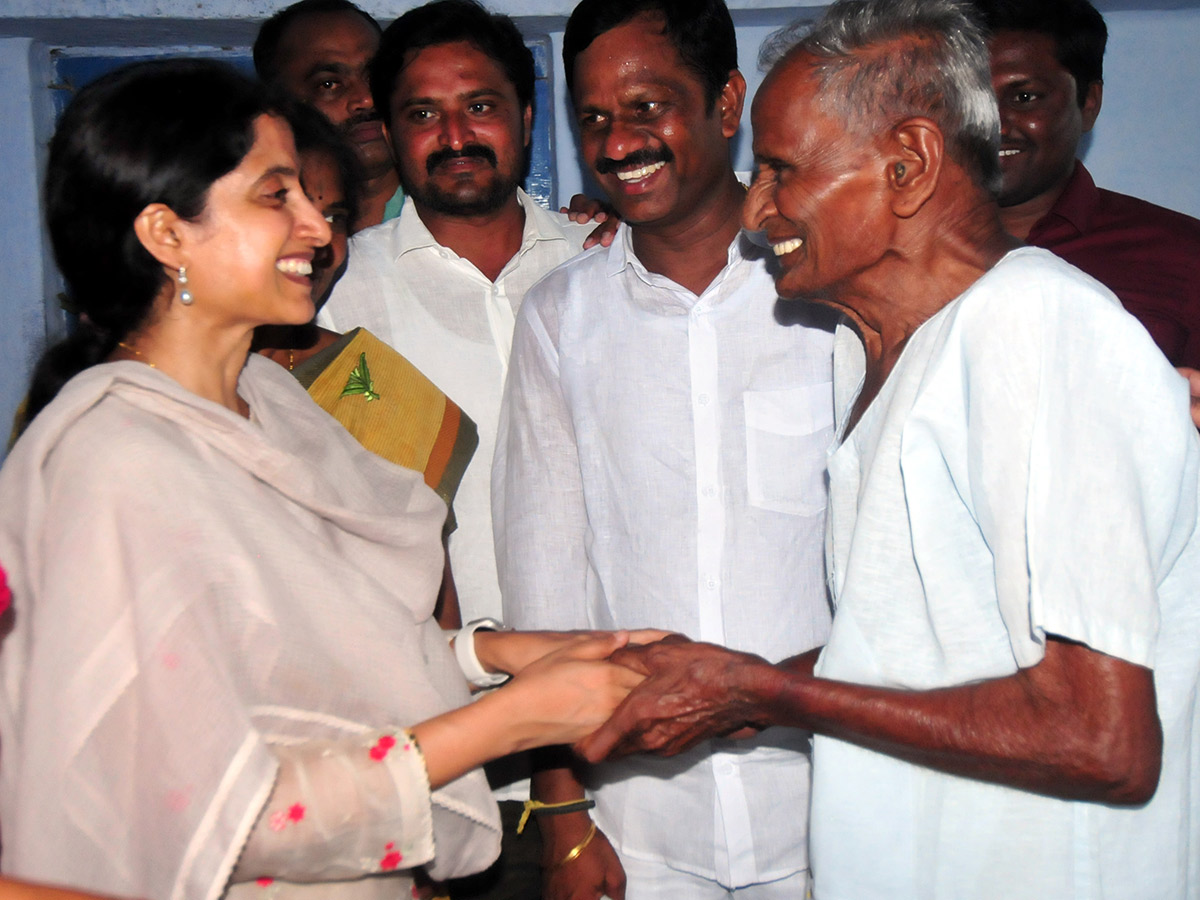 YS_20Bharathi_20Election_20Campaign_20In_20Pulivendula_20Photos-6.jpg 5