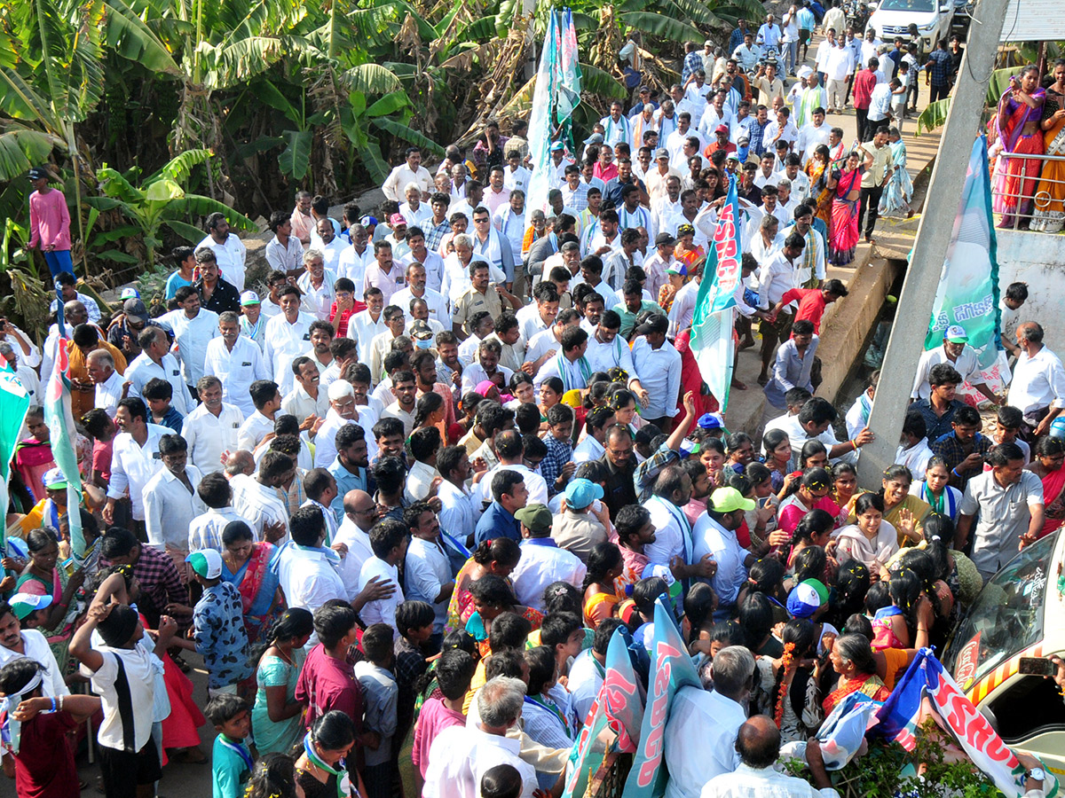 YS_20Bharathi_20Election_20Campaign_20In_20Pulivendula_20Photos-9.jpg 8