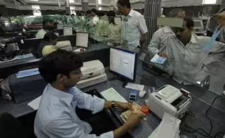bank-employees.jpg