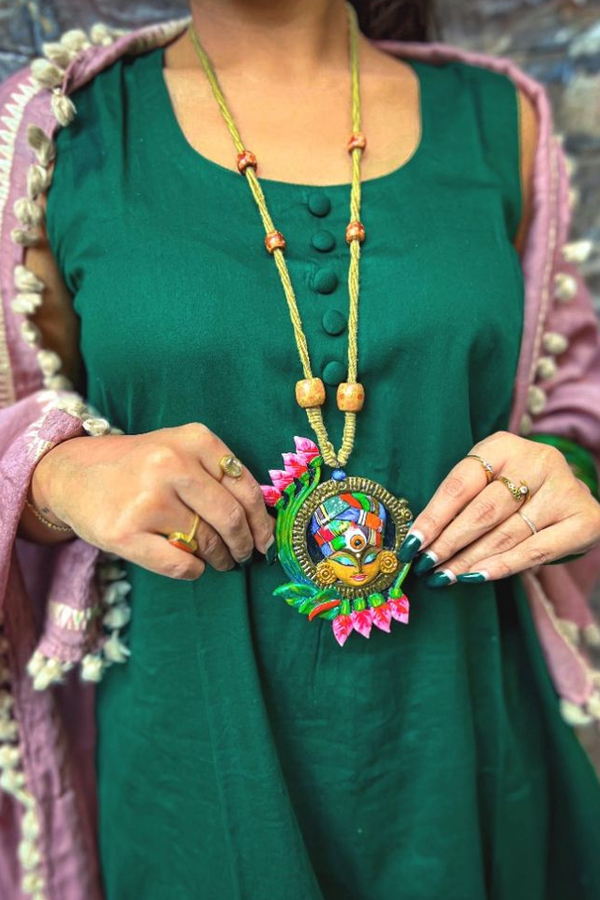 Jewellery-24_0.jpg 25