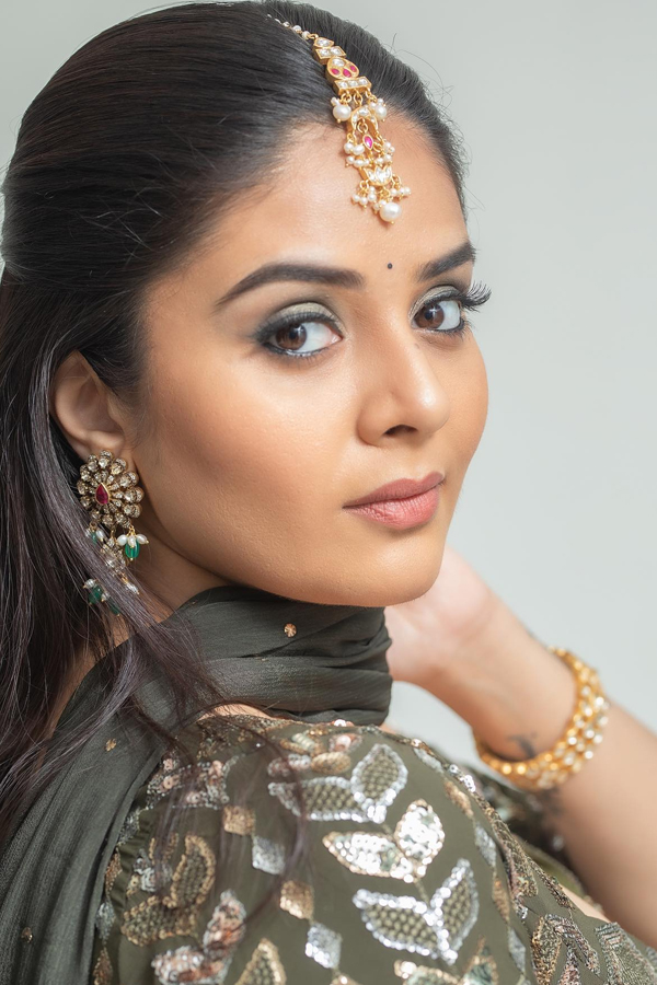 Sreemukhi-12.jpg 12