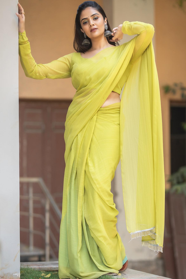 Sreemukhi-19.jpg 19