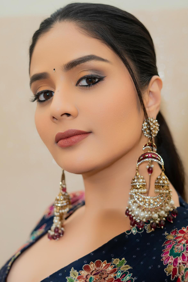 Sreemukhi-24.jpg 24