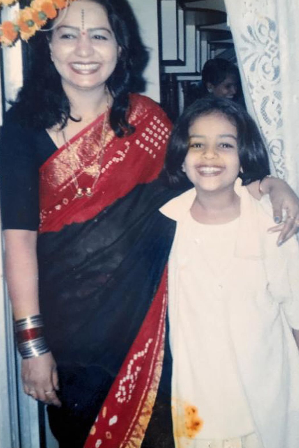 Sreemukhi-4.jpg 6