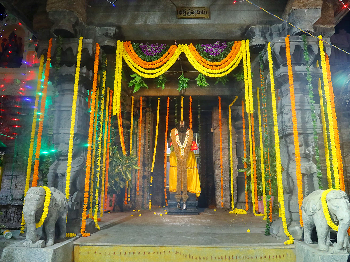 Simhachalam_20temple_20will_20celebrate_20the_20Chandanotsavam_20Photos-2.jpg 2