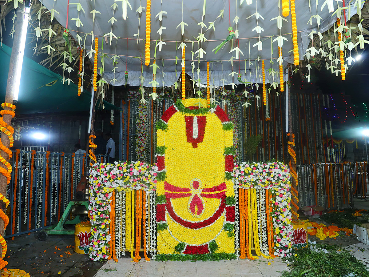 Simhachalam_20temple_20will_20celebrate_20the_20Chandanotsavam_20Photos-3.jpg 3