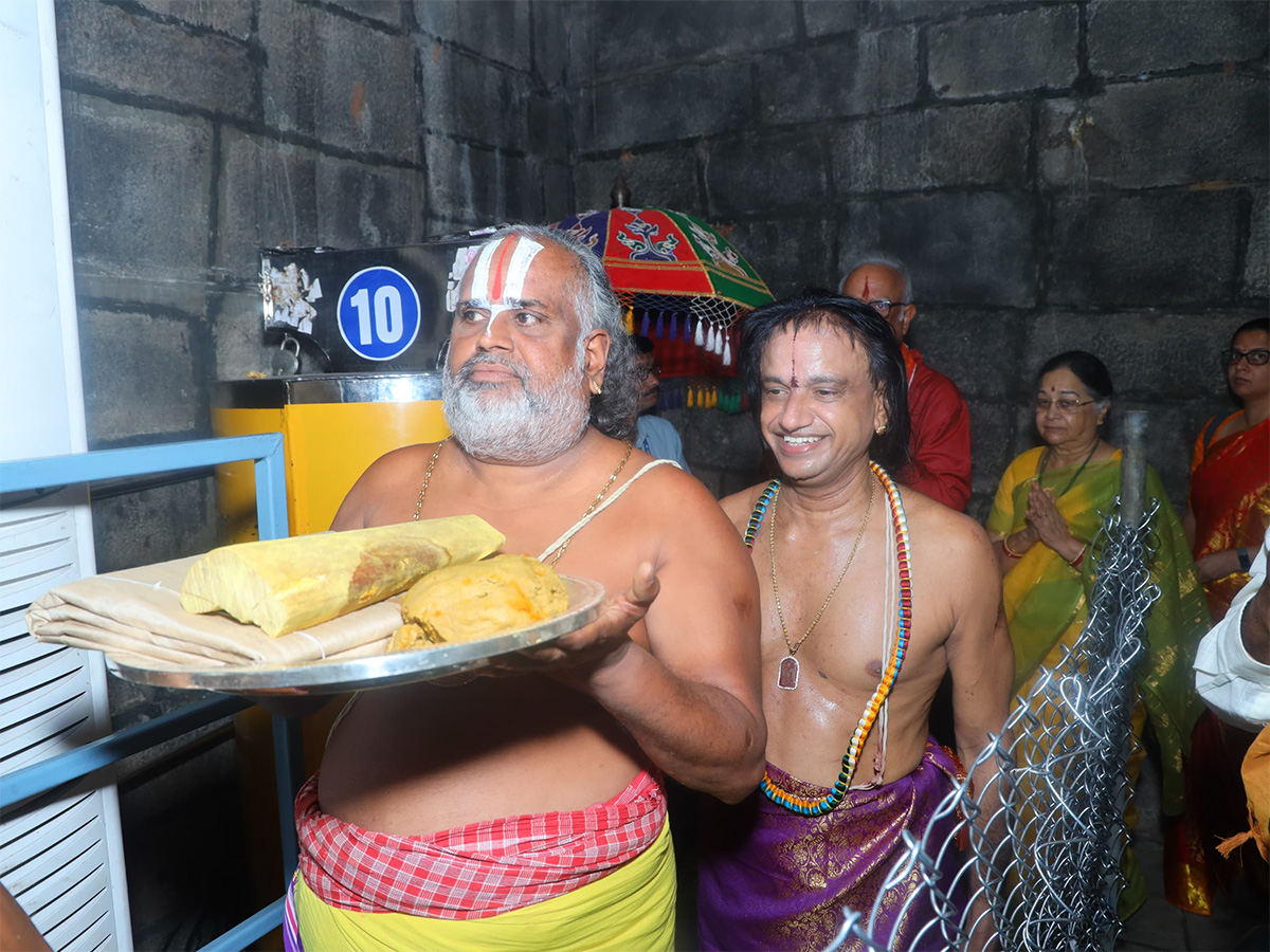 Simhachalam_20temple_20will_20celebrate_20the_20Chandanotsavam_20Photos-7.jpg 7
