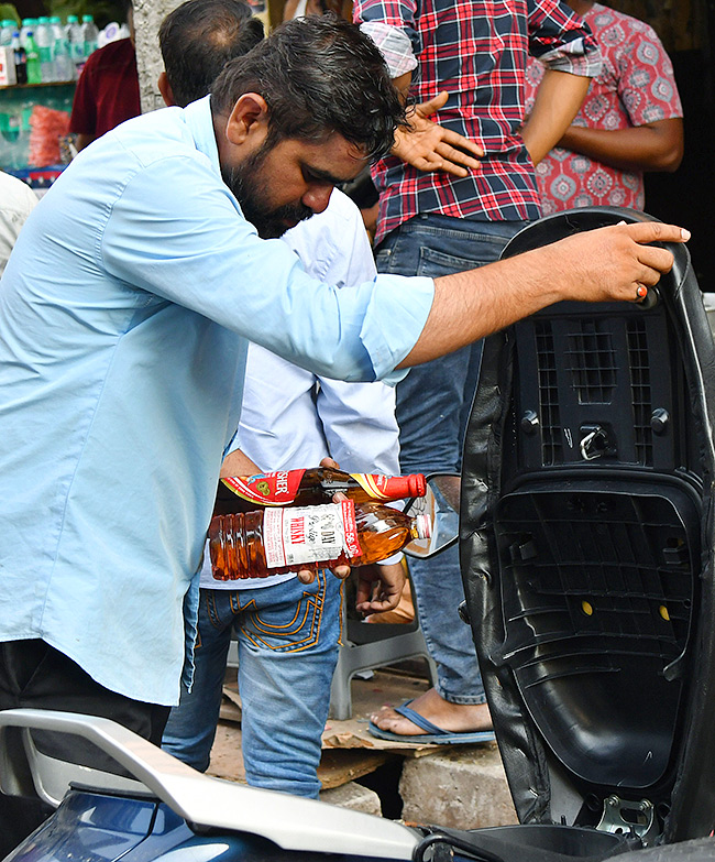 Liquor_20outlets_20in_20Hyderabad_20to_20be_20closed_20for_20Lok_20Sabha_20elections-_20_284_29.jpg 4
