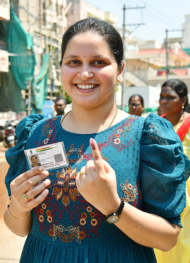 Elections_202024_20First_20Time_20Voters_20In_20AP_20Photos-_20_2819_29.jpg 19