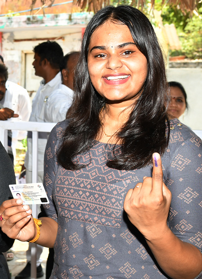 Elections_202024_20First_20Time_20Voters_20In_20AP_20Photos-_20_2820_29.jpg 20