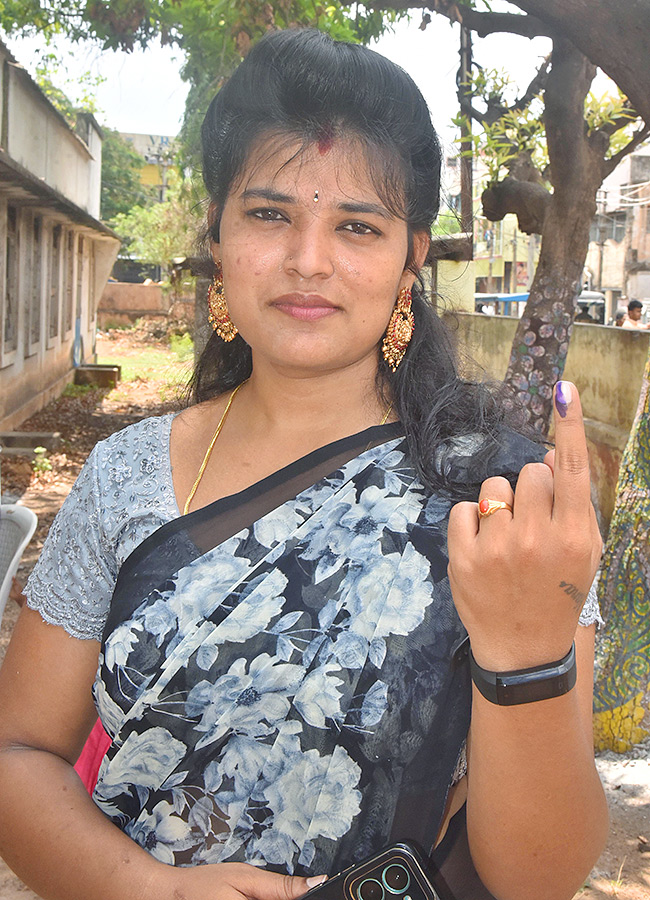 Elections_202024_20First_20Time_20Voters_20In_20AP_20Photos-_20_2822_29.jpg 22