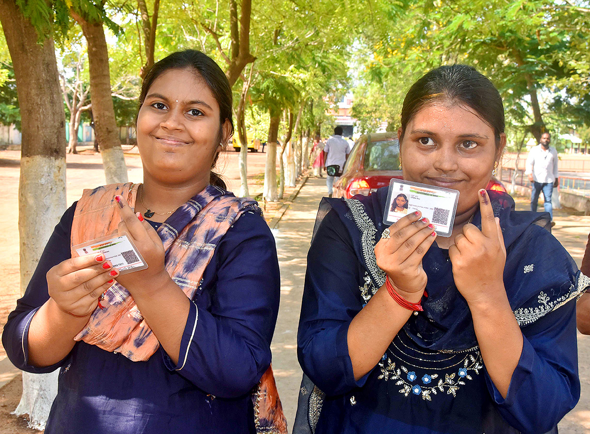 Elections_202024_20First_20Time_20Voters_20In_20AP_20Photos-_20_2824_29.jpg 24