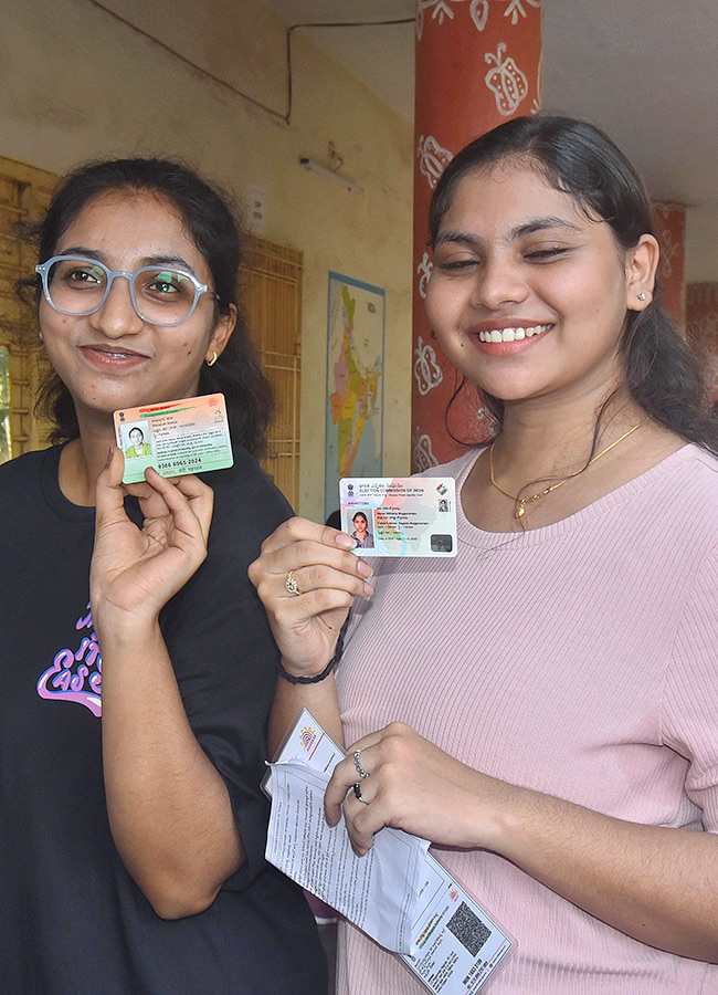Elections_202024_20First_20Time_20Voters_20In_20AP_20Photos-_20_2827_29.jpg 27