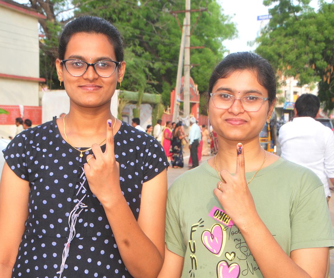 Elections_202024_20First_20Time_20Voters_20In_20AP_20Photos-_20_2830_29.jpg 30