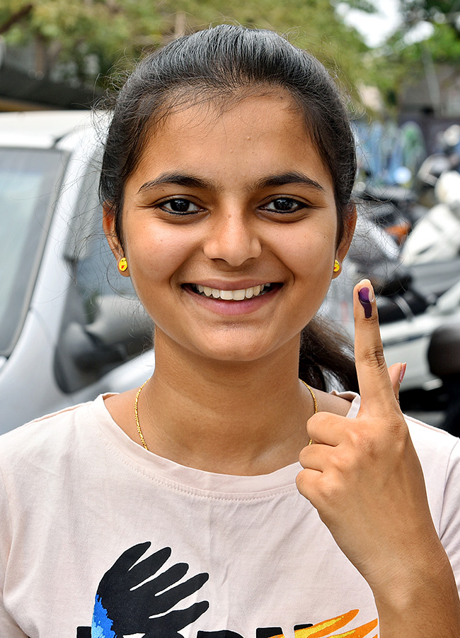 Elections_202024_20First_20Time_20Voters_20In_20AP_20Photos-_20_2831_29.jpg 31