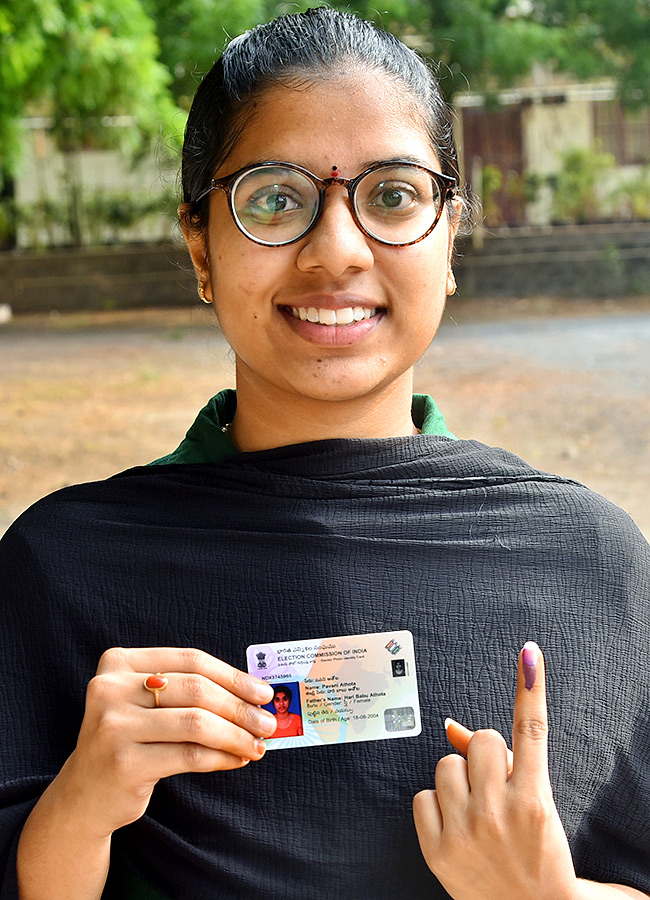 Elections_202024_20First_20Time_20Voters_20In_20AP_20Photos-_20_2834_29.jpg 34