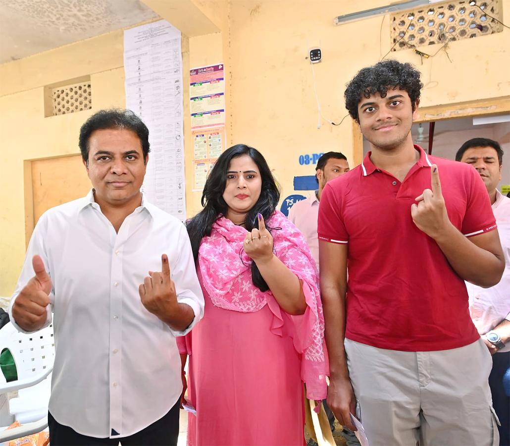Political_20leaders_20And_20Families_20Cast_20Their_20Votes_20In_20Telangana-_20_288_29.jpg 8