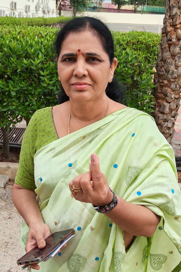 Sakshi-32.jpg 34