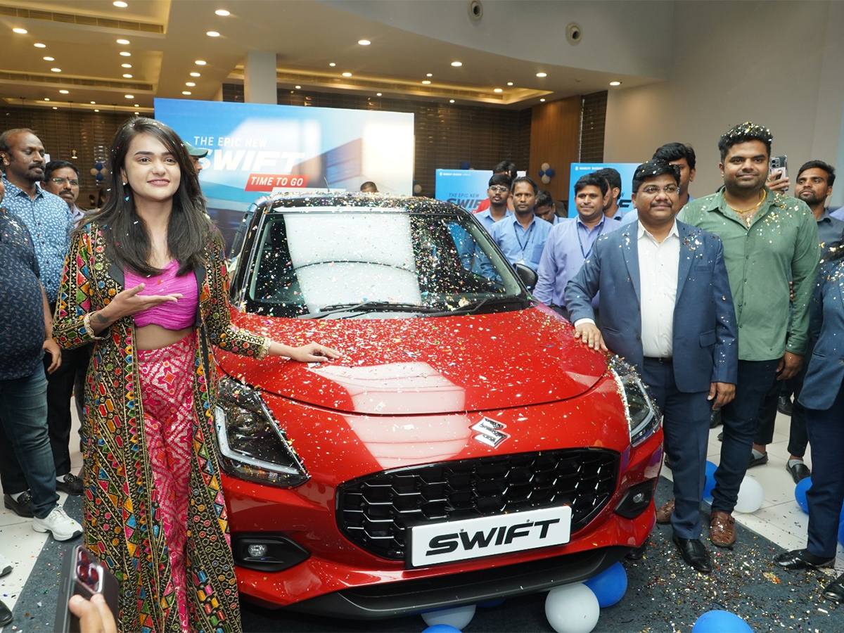 Bigg_20Boss_20fame_20Sri_20Satya_20unveils_20New_20Epic_20Swift_20car_20launched_20photos-_20_2813_29.jpg 13
