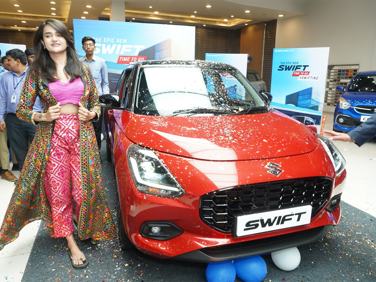 Bigg_20Boss_20fame_20Sri_20Satya_20unveils_20New_20Epic_20Swift_20car_20launched_20photos-_20_2815_29.jpg 15