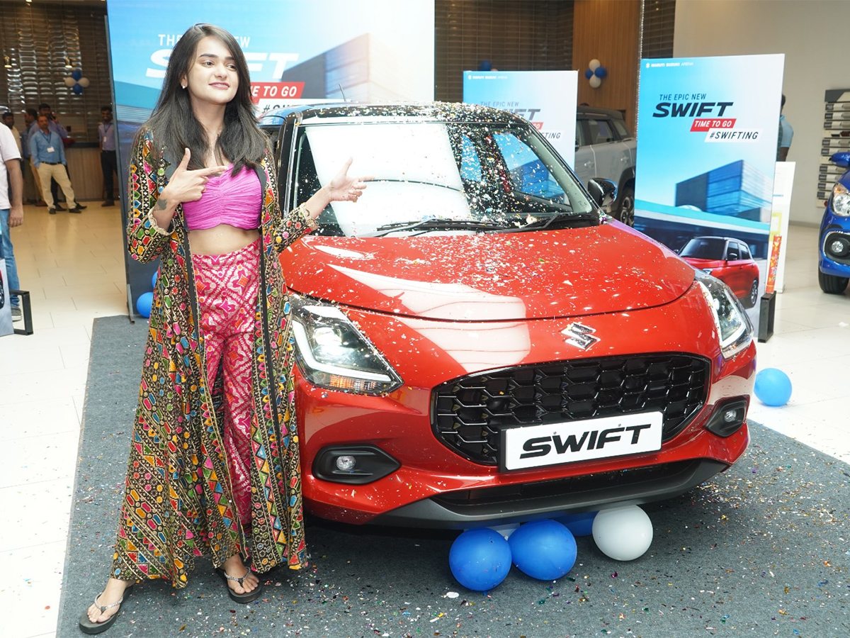 Bigg_20Boss_20fame_20Sri_20Satya_20unveils_20New_20Epic_20Swift_20car_20launched_20photos-_20_2821_29.jpg 21