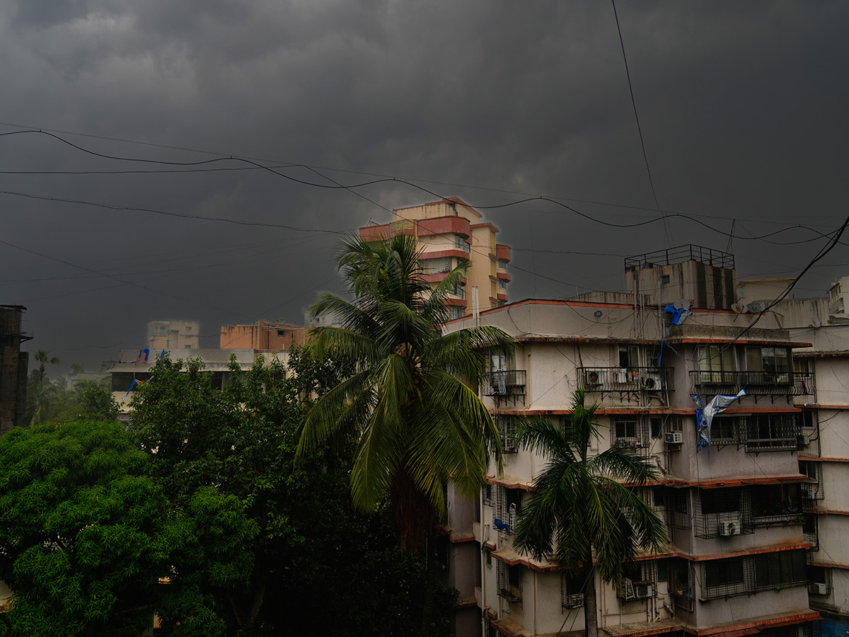 Massive_20Dust_20Storm_20Season_20First_20Rain_20In_20Mumbai_20Photos-_20_2828_29.jpg 28