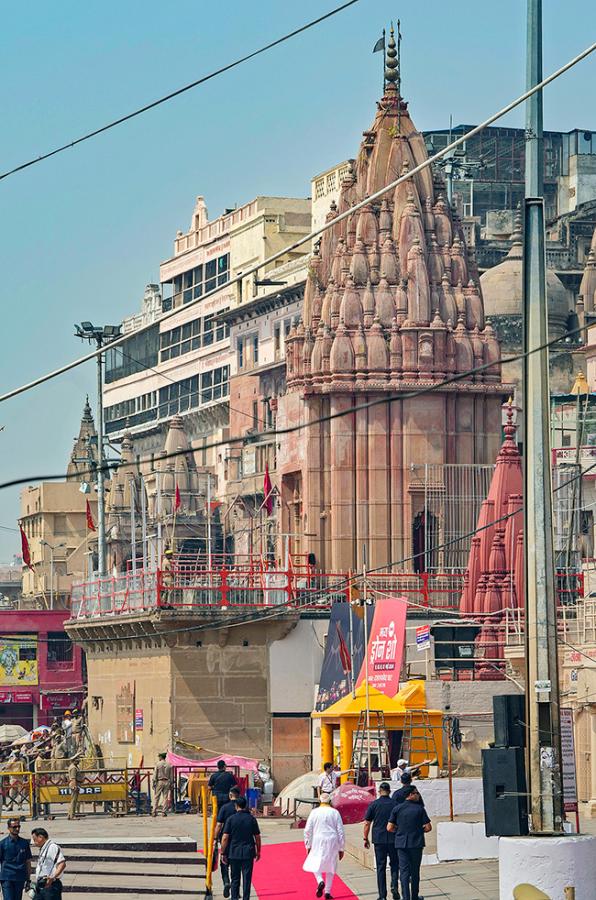 Prime_20Minister_20Narendra_20Modi_20Ganga_20Poojan_20at_20Dashashwamedh_20Ghat_20in_20Varanasi-_20_2820_29.jpg 20