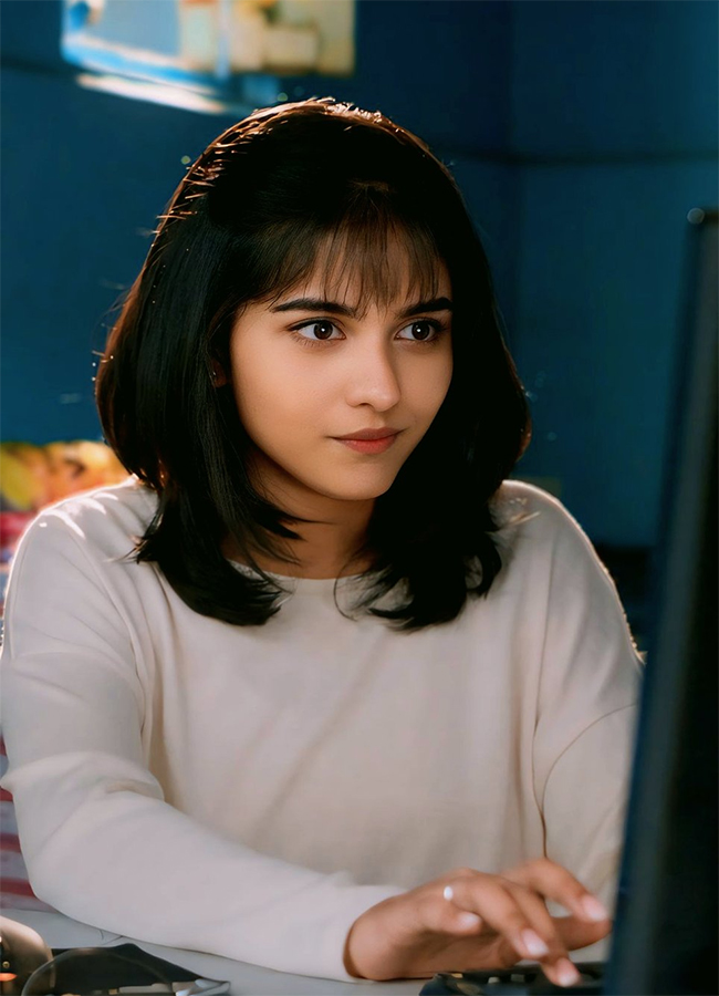 actress_20mamitha_20baiju_20photos_20_2810_29.jpg 10