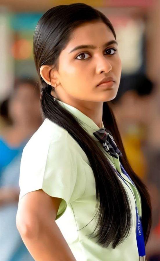 actress_20mamitha_20baiju_20photos_20_286_29.jpg 6