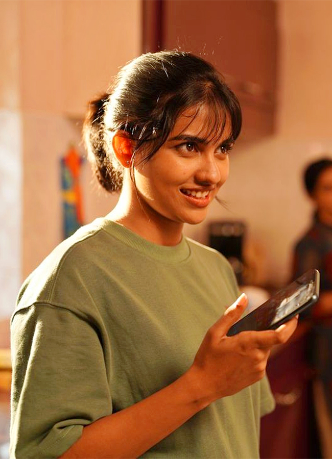 actress_20mamitha_20baiju_20photos_20_289_29.jpg 9