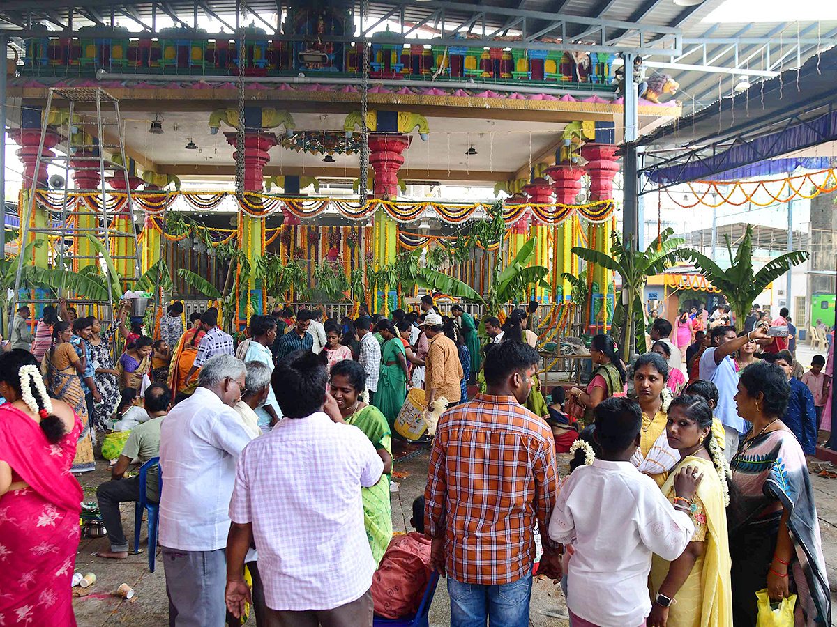 Devotees_20Celebrating_20Tataiahgunta_20Gangamma_20Jatara_202024_20Photos-_20_2810_29.jpg 10