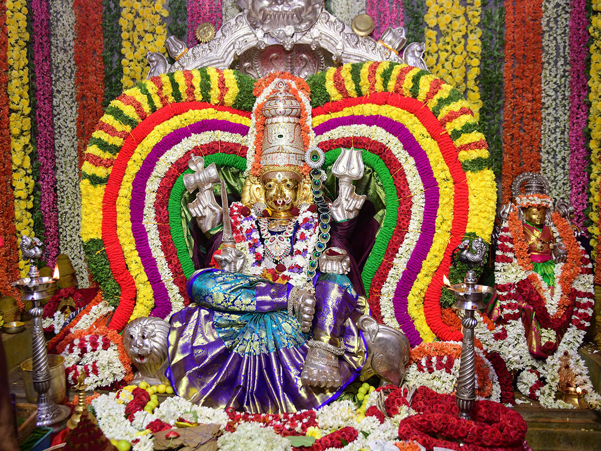 Devotees_20Celebrating_20Tataiahgunta_20Gangamma_20Jatara_202024_20Photos-_20_2817_29.jpg 17