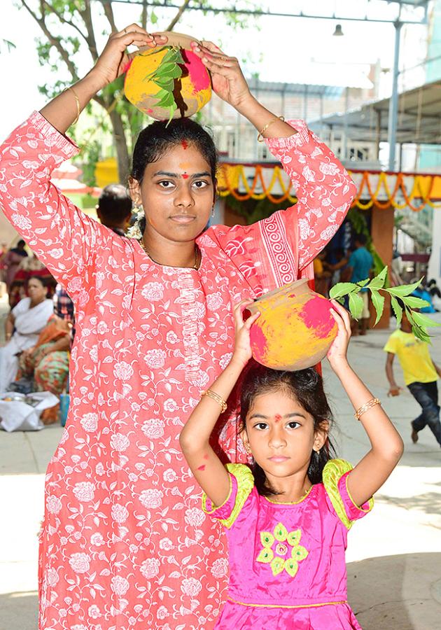 Devotees_20Celebrating_20Tataiahgunta_20Gangamma_20Jatara_202024_20Photos-_20_286_29.jpg 6