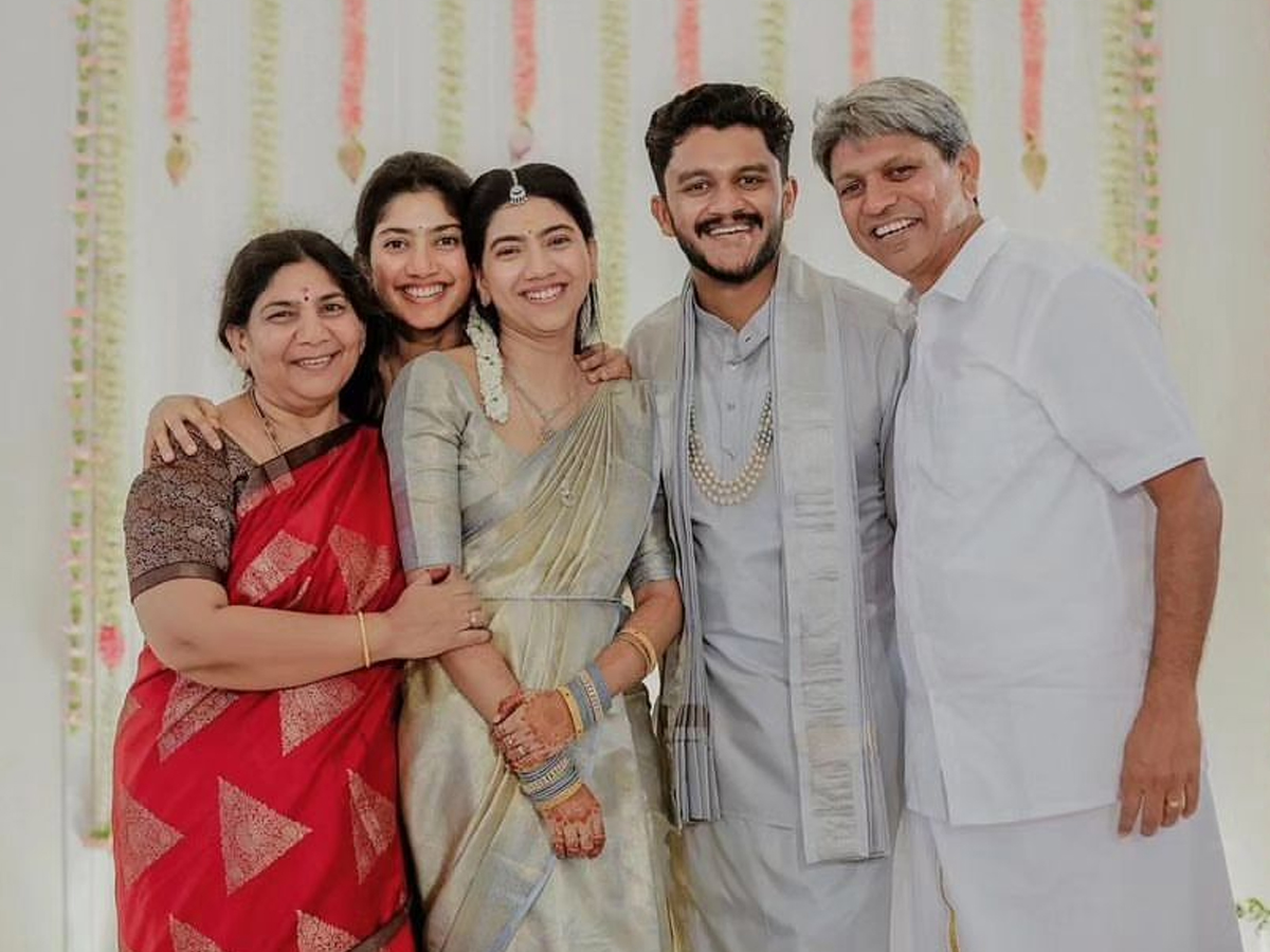 Family-Day-13_28Sai-Pallavi_29.jpg 30