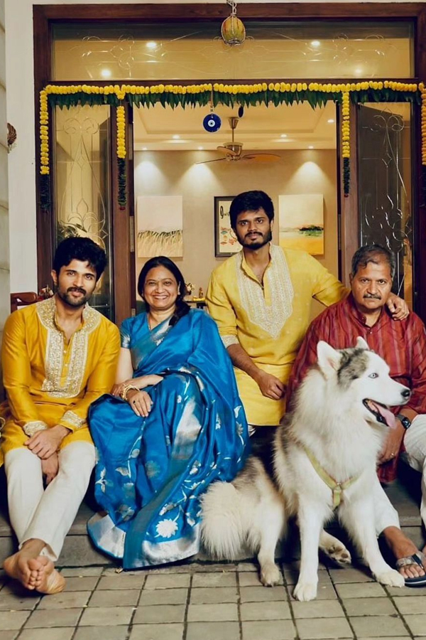 Family-Day-14_28Vijay_Devarkonda_29.jpg 31