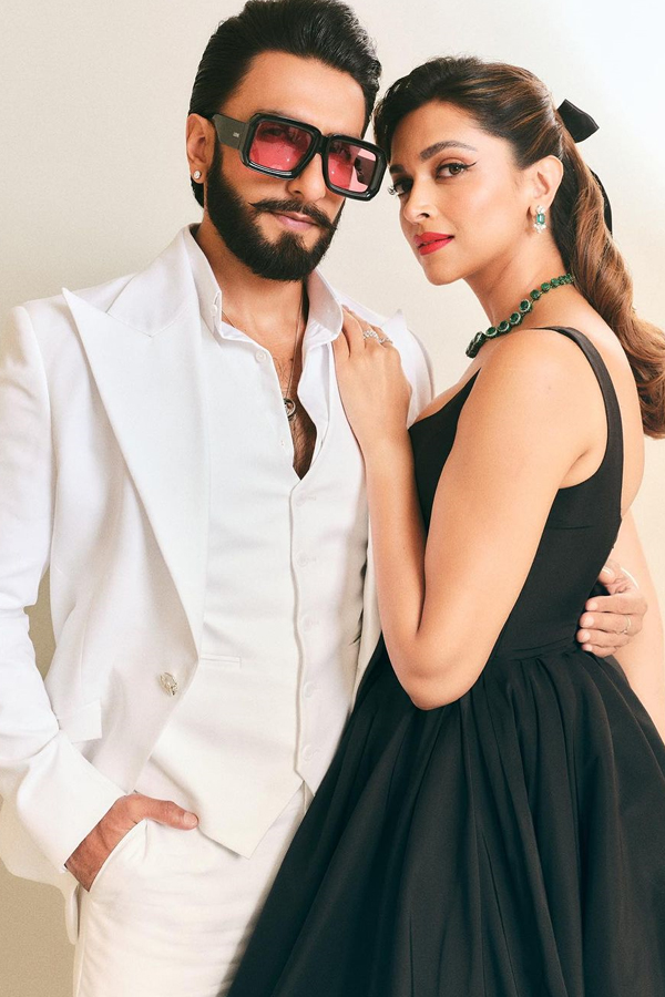 Family-Day-2_28Deepika_Ranveer_29.jpg 5