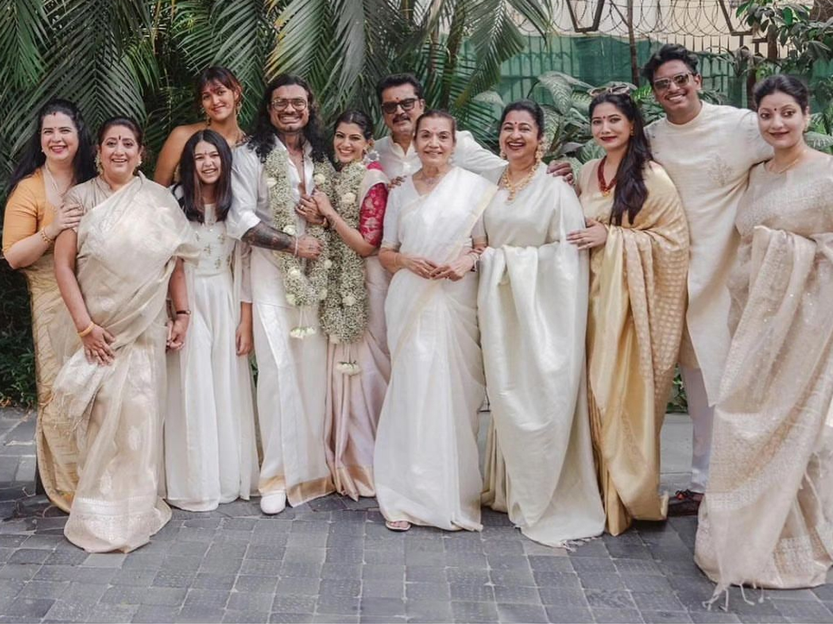 Family-Day-8_28Varalakshmi_Sarath_kumar_29.jpg 18
