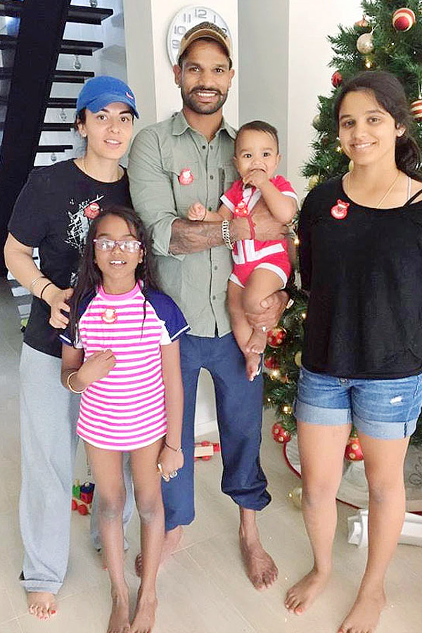 International_20Family_20Day_20Check_20IPL_20Star_20Cricketers_20Family_20Photos_20_2810_29.jpg 11