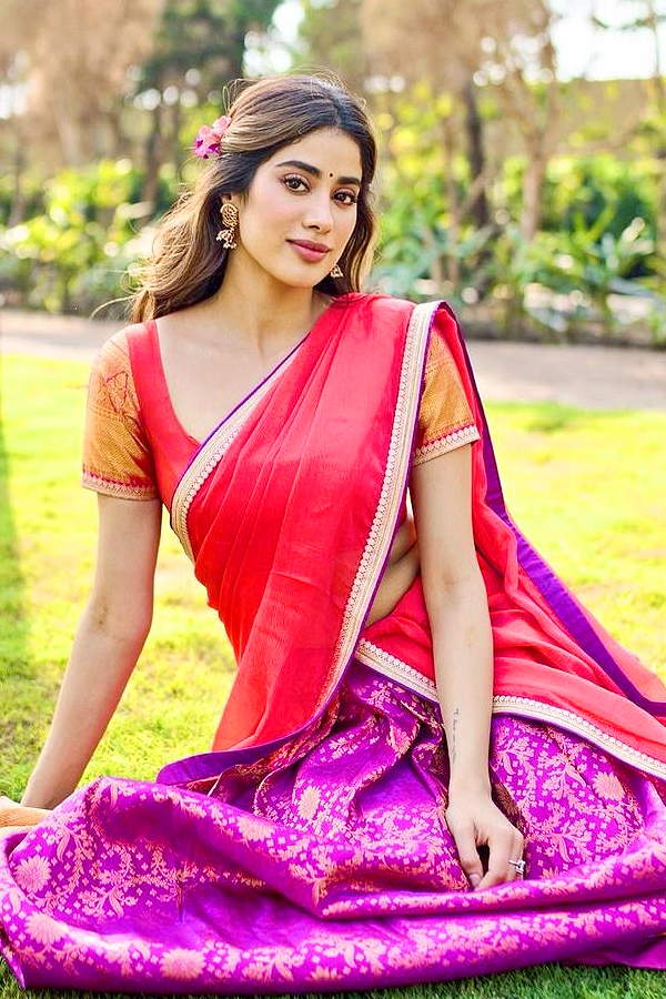 Janhvi_20Kapoor_20pays_20a_20special_20tribute_20to_20MS_20Dhonis_20jersey_20number_207_20Photos_20_2814_29_3.jpg 14
