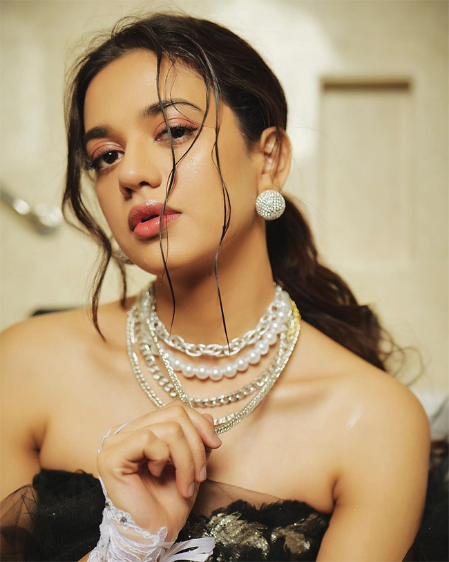 Actress_20Shruti_20Sharma_20HD_20Photos-_20_2812_29.jpg 12