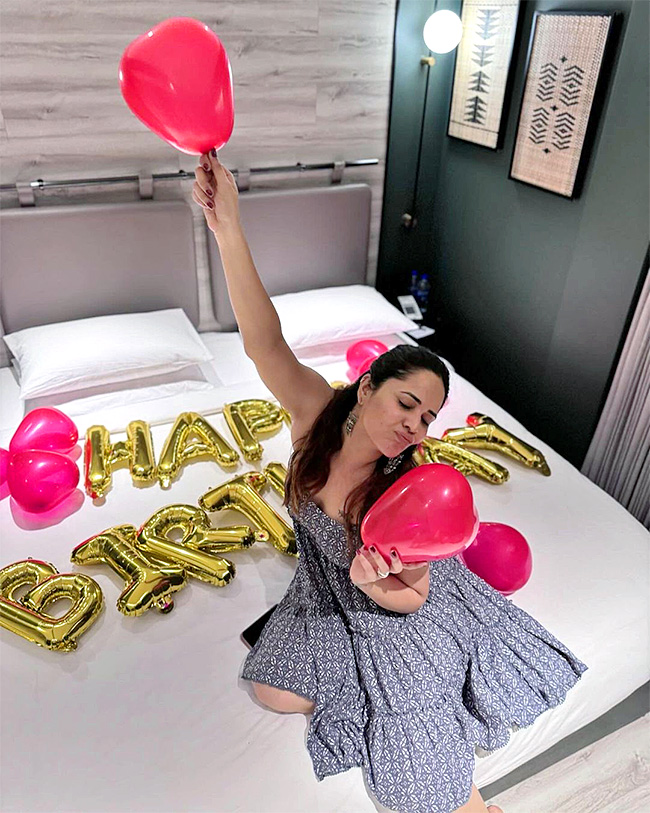 actress_20anasuya_20bharadwaj_20birthday_20celebrations_20photos-_20_282_29.jpg 2