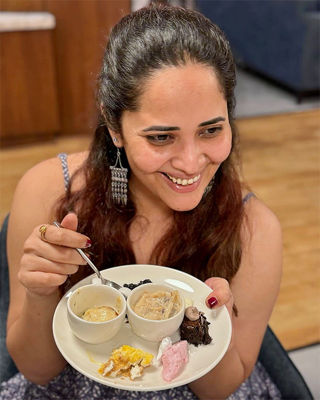 actress_20anasuya_20bharadwaj_20birthday_20celebrations_20photos-_20_284_29.jpg 4