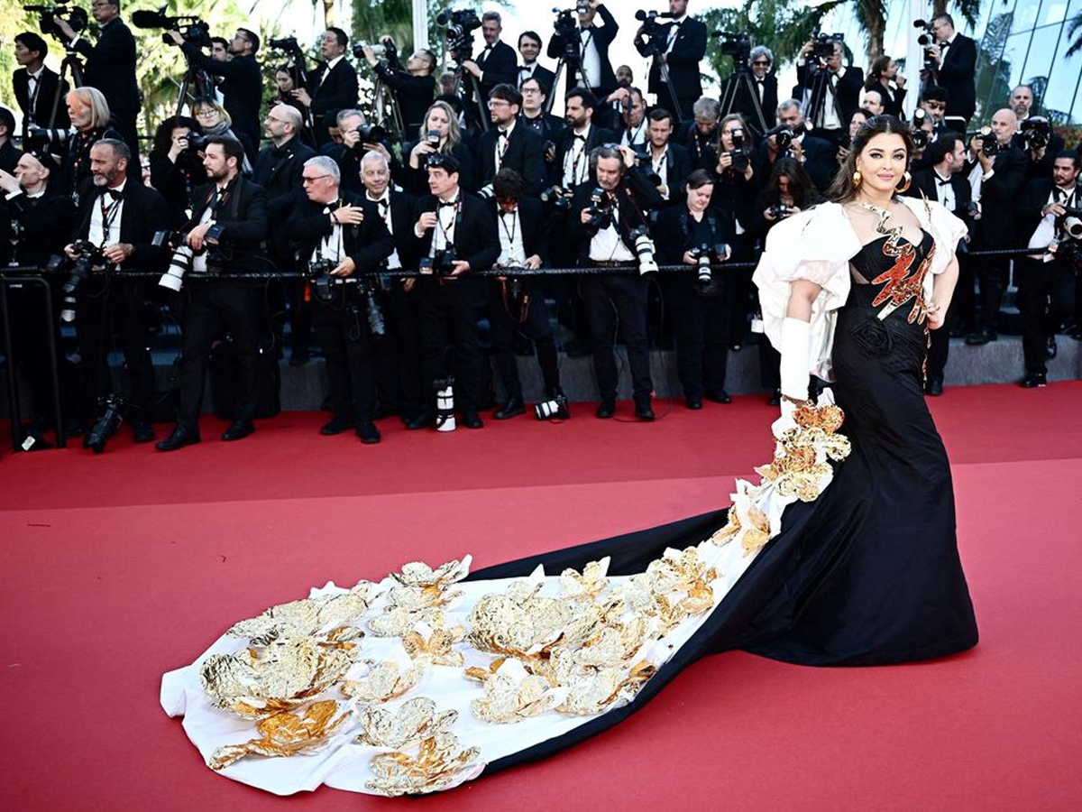 Aishwarya-Rai-Cannes-2024-13.jpg 16