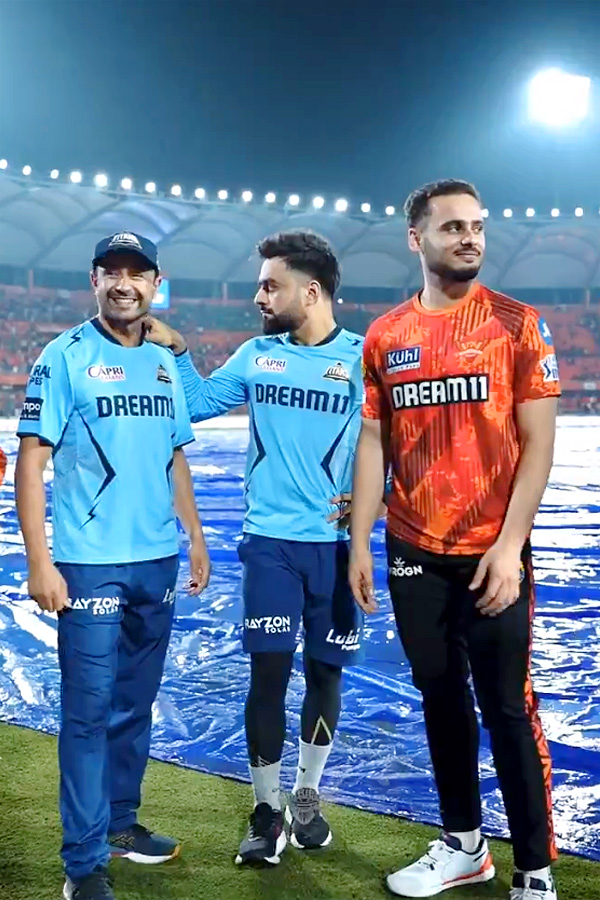 Shubman_20Gill_20Meets_20Abhishek_20Sharma_20Mother_20And_20sister_20after_20GT_20vs_20SRH_20IPL_202024_20Viral_20Photos_20_285_29_2.jpg 6