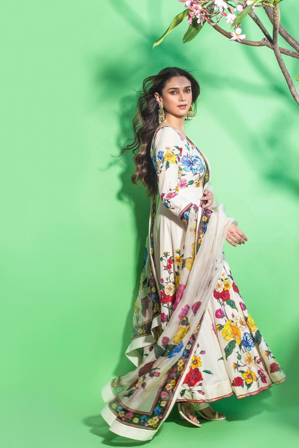 Aditi-Rao-Hydari-12.jpg 13