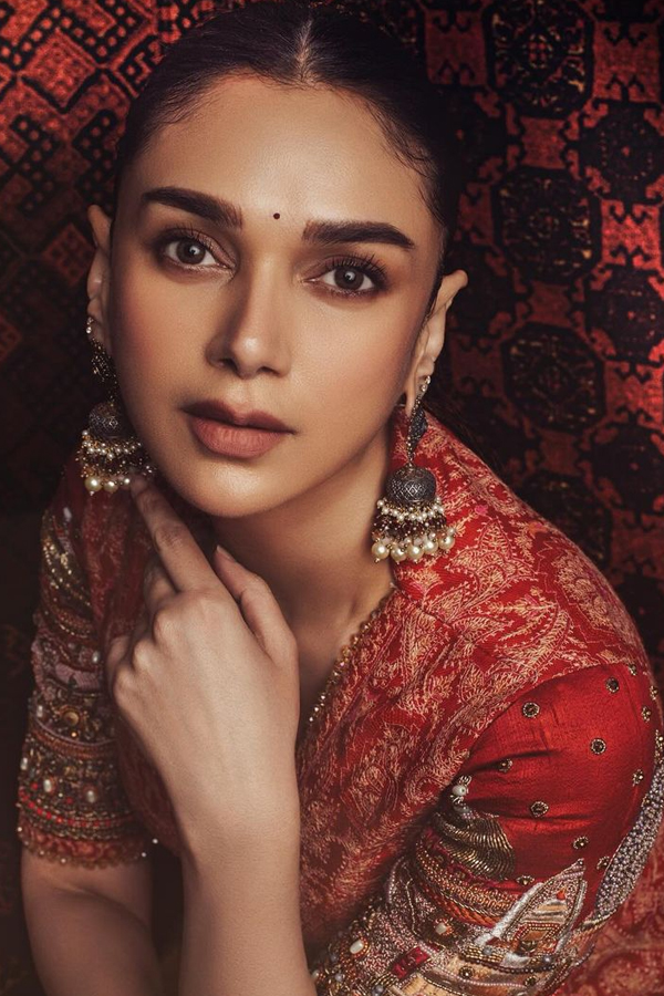 Aditi-Rao-Hydari-19.jpg 20