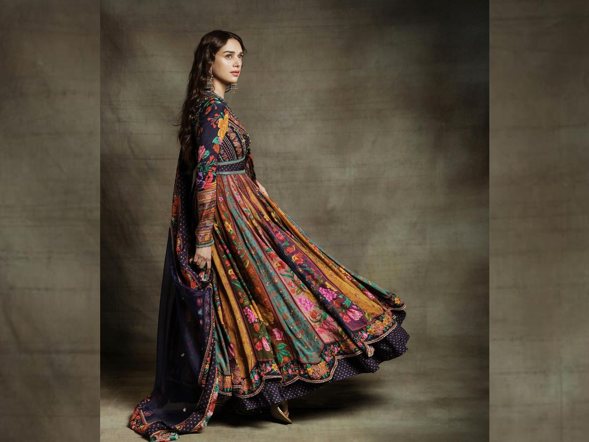 Aditi-Rao-Hydari-22.jpg 23