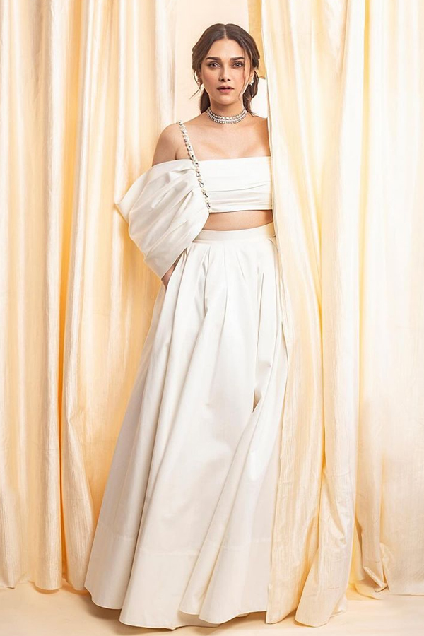 Aditi-Rao-Hydari-4_0.jpg 5