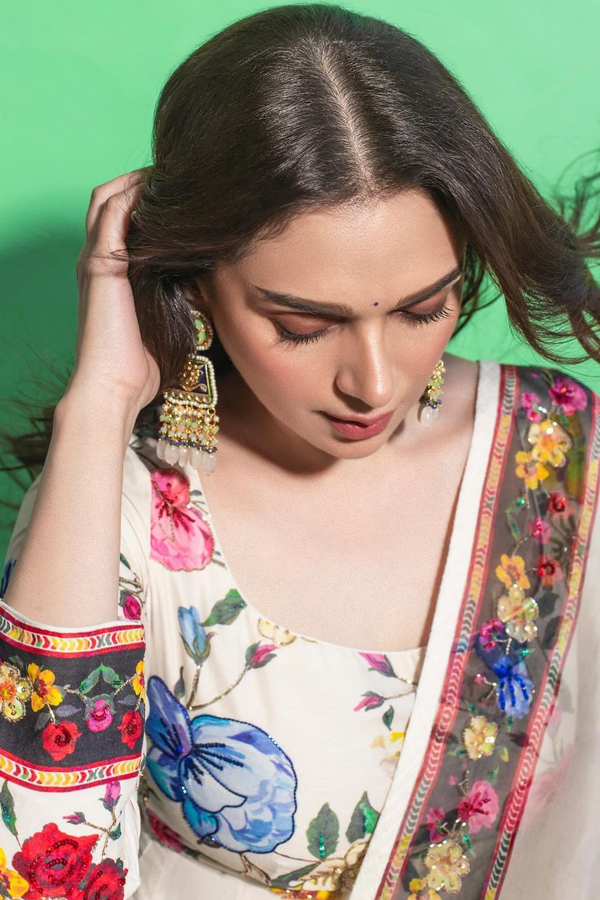 Aditi-Rao-Hydari-8_0.jpg 9